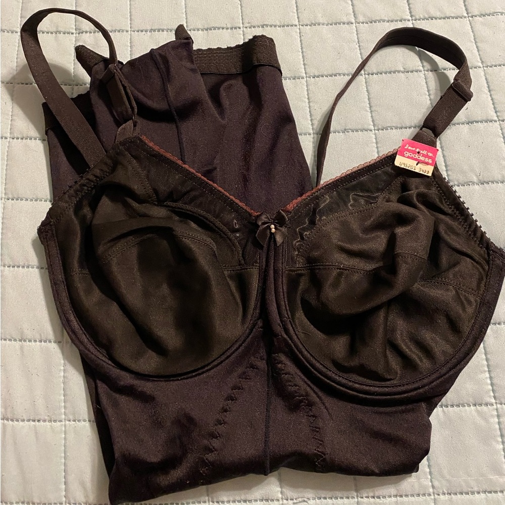 NWT Vintage Goddess shape wear 34DD black in color